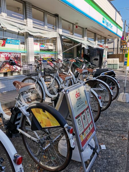 ファイル:HelloCycling cyclestation daichari famima.jpg
