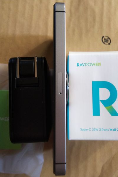 ファイル:RAVPower RP-PC060 plug.jpg