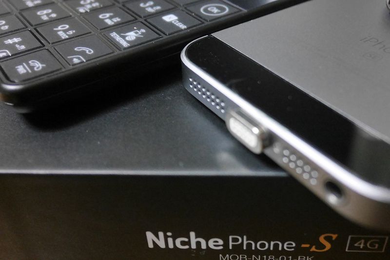 ファイル:NichePhone4G iPhoneSE depth.jpg